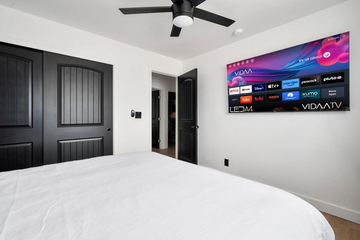 Luxurious 4b3b With Pool And Free Parking Scottsdale